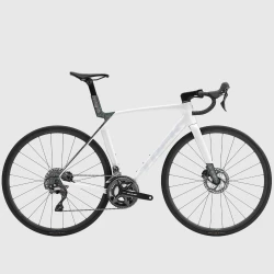 Rower Szosowy TREK MADONE SL 5 Gen 8 Gloss Crystal White/Matte Deep Smoke - 2026