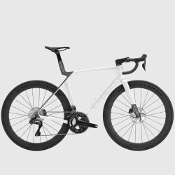 Rower Szosowy TREK MADONE SL 7 Gen 8 Gloss Crystal White/Matte Deep Smoke - 2026