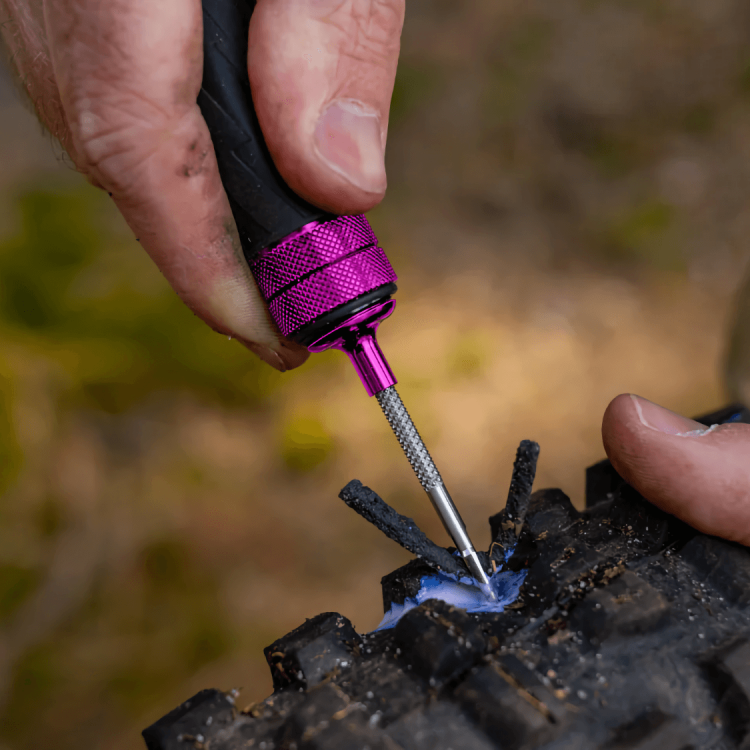 MUC-OFF ZESTAW NAPRAWCZY DO OPON TUBELESS Precision Tubeless Repair Pink