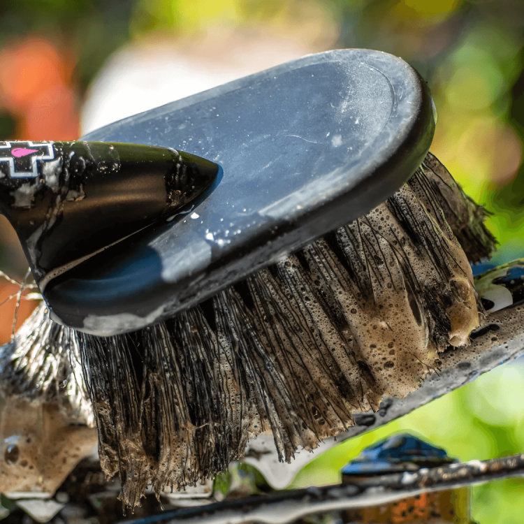 MUC-OFF ZESTAW DO MYCIA 8 W 1 8-In-One Bike Cleaning Kit