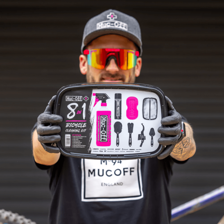 MUC-OFF ZESTAW DO MYCIA 8 W 1 8-In-One Bike Cleaning Kit