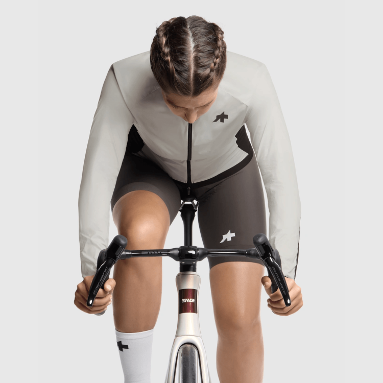 Kurtka Rowerowa ASSOS Kobieca UMA GT WIatrówka Almond Milk