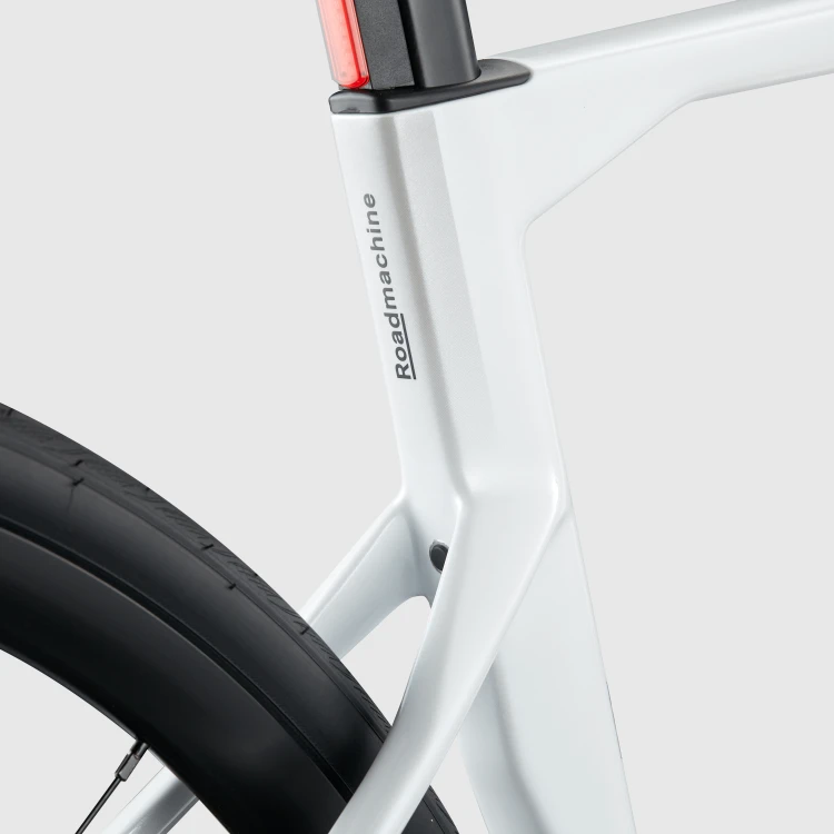 Rower Szosowy BMC Roadmachine TWO Metallic White