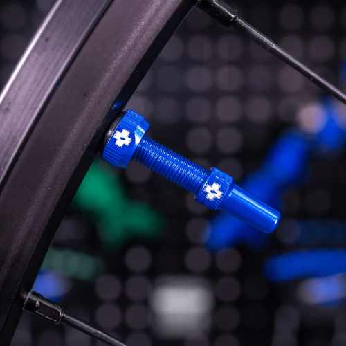 MUC-OFF WENTYLE TUBELESS 60MM NIEBIESKIE Tubeless Valves/60mm/Blue V2