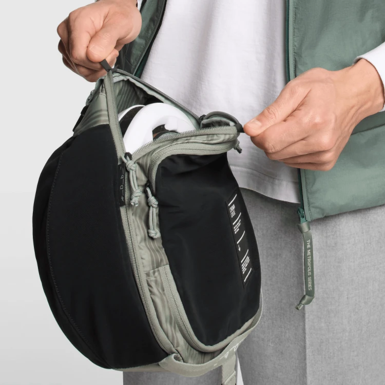 Plecak ASSOS X Db ROAMER - zestaw podróżny