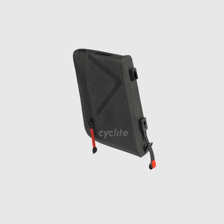 CYCLITE_B-2026-025-01-900_SADDLE-BAG-NANO-01_Black_Studio (1).png