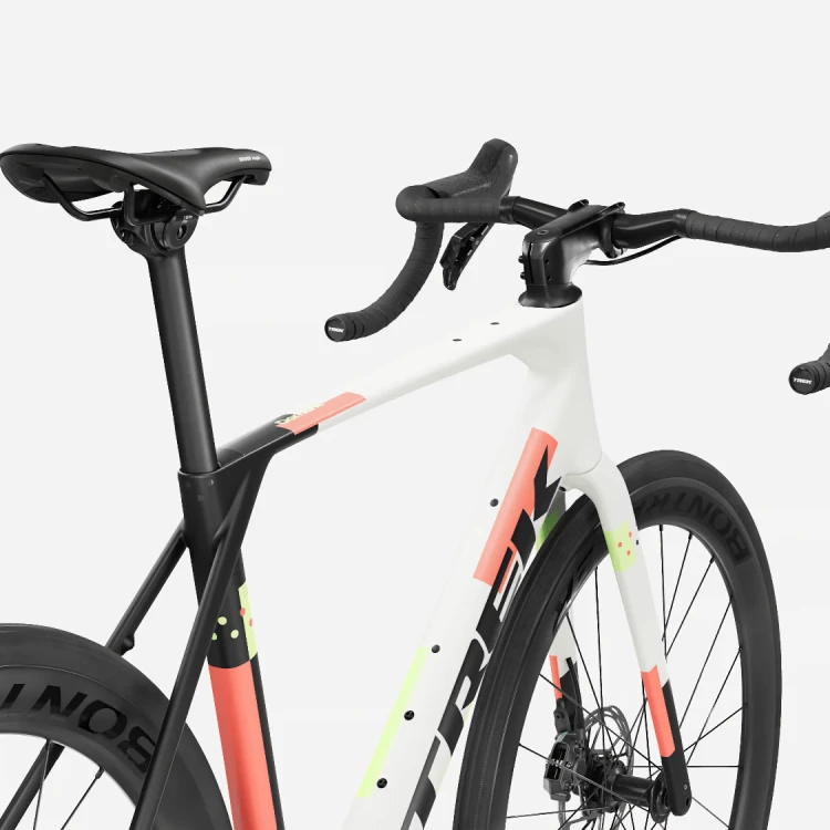 Rower Szosowy TREK DOMANE SL 6 AXS Gen 5 Matte Era White/Deep Smoke