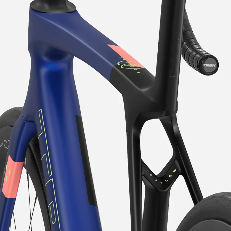Rower TREK MADONE SL 7 GEN 8 Matte Cobalt Blue/Trek Black/Living Coral