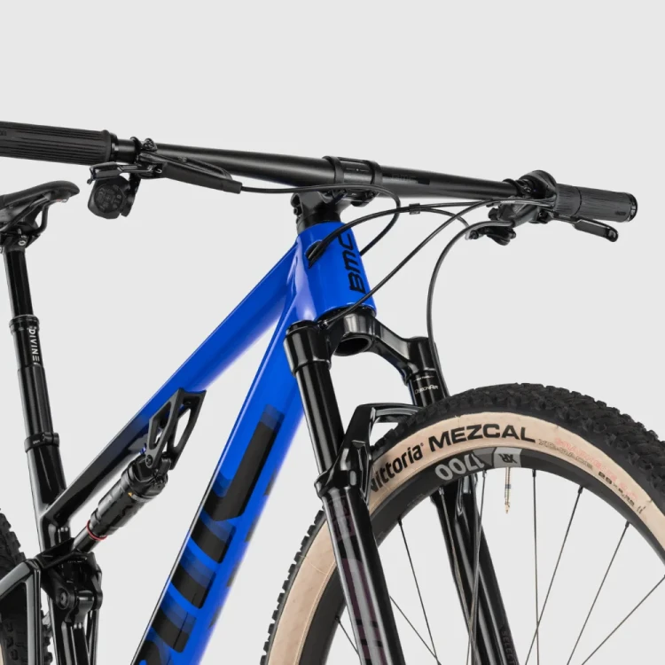 FOURSTROKE ONE blu blk cbn detail 16.webp