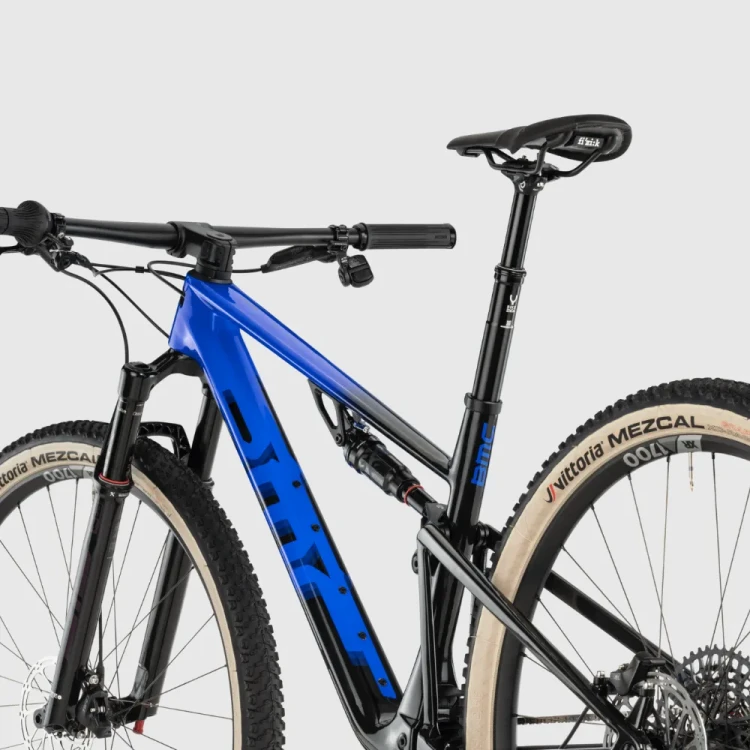 FOURSTROKE ONE blu blk cbn detail 2.webp