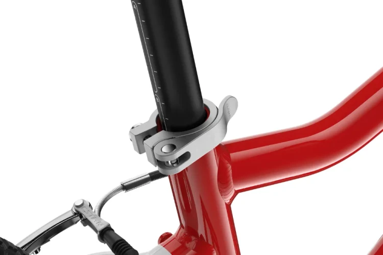 red GO 3-4_Clamp_woom red_Detail.webp