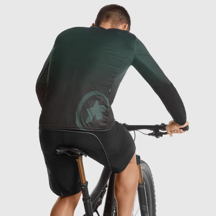 koszulka_longsleeve_assos_trail_ls_jersey_t3_6_1.jpg.webp