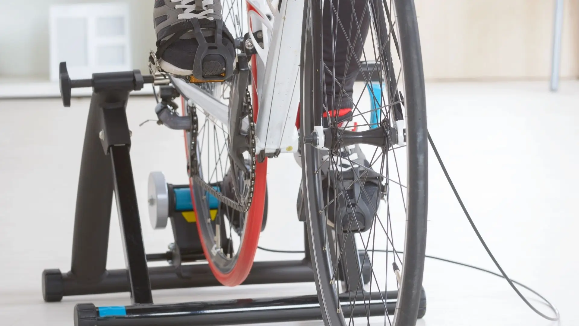 Trenażer rowerowy na tylne koło roweru
