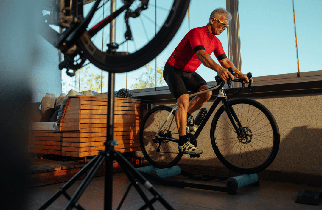 Trenażer rolkowy, klasyczny czy interaktywny - który wybrać?